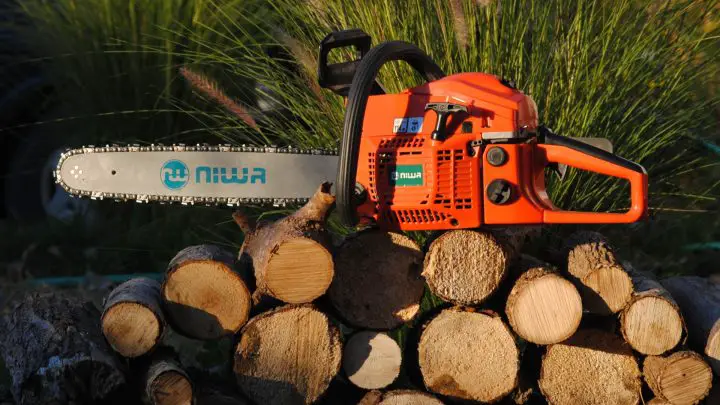 What Size Chainsaw Do I Need? Guide To Sizing Your Chainsaw